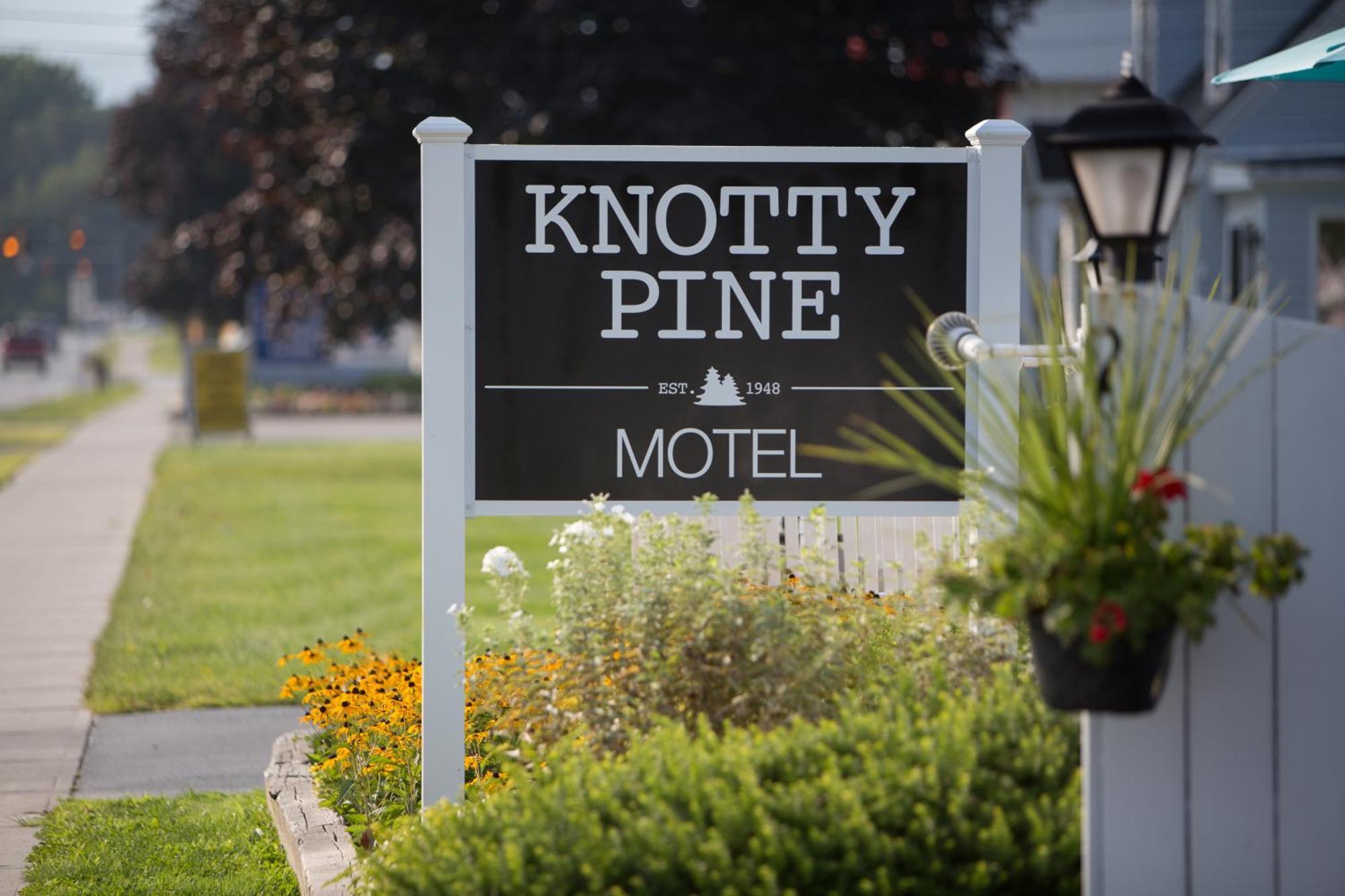 Knotty Pine Motel Bennington Exteriör bild