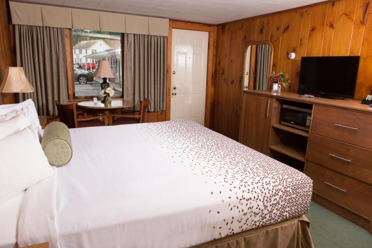 Knotty Pine Motel Bennington Exteriör bild